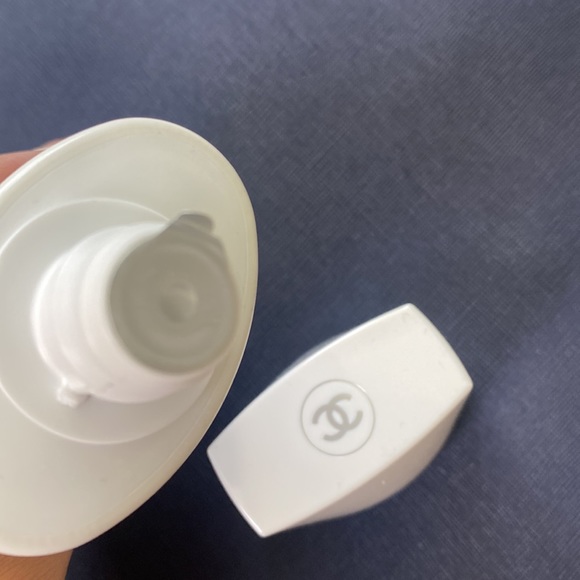 Chanel Le Blanc Brightening Tri-Phase Makeup Remover 150ml - Picture 3 of 3